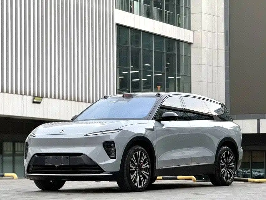 Фото 1 - NIO ES8