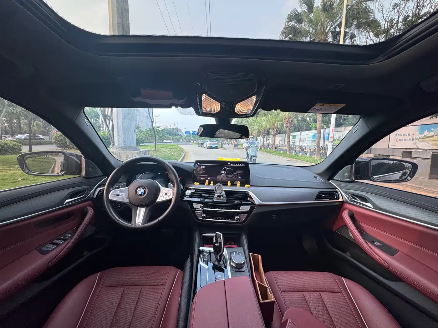 BMW 5 Series 2023 530Li Leading M Sport Package фото 9