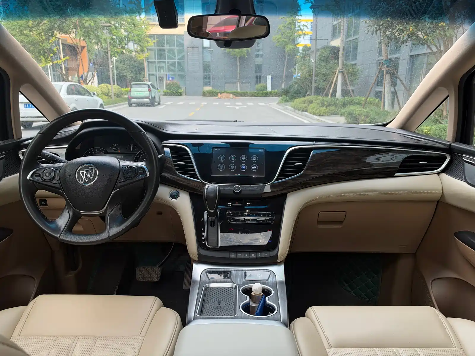 Photo 20 - Buick GL8