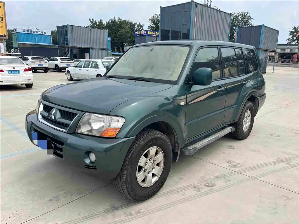 2011 Mitsubishi Pajero
