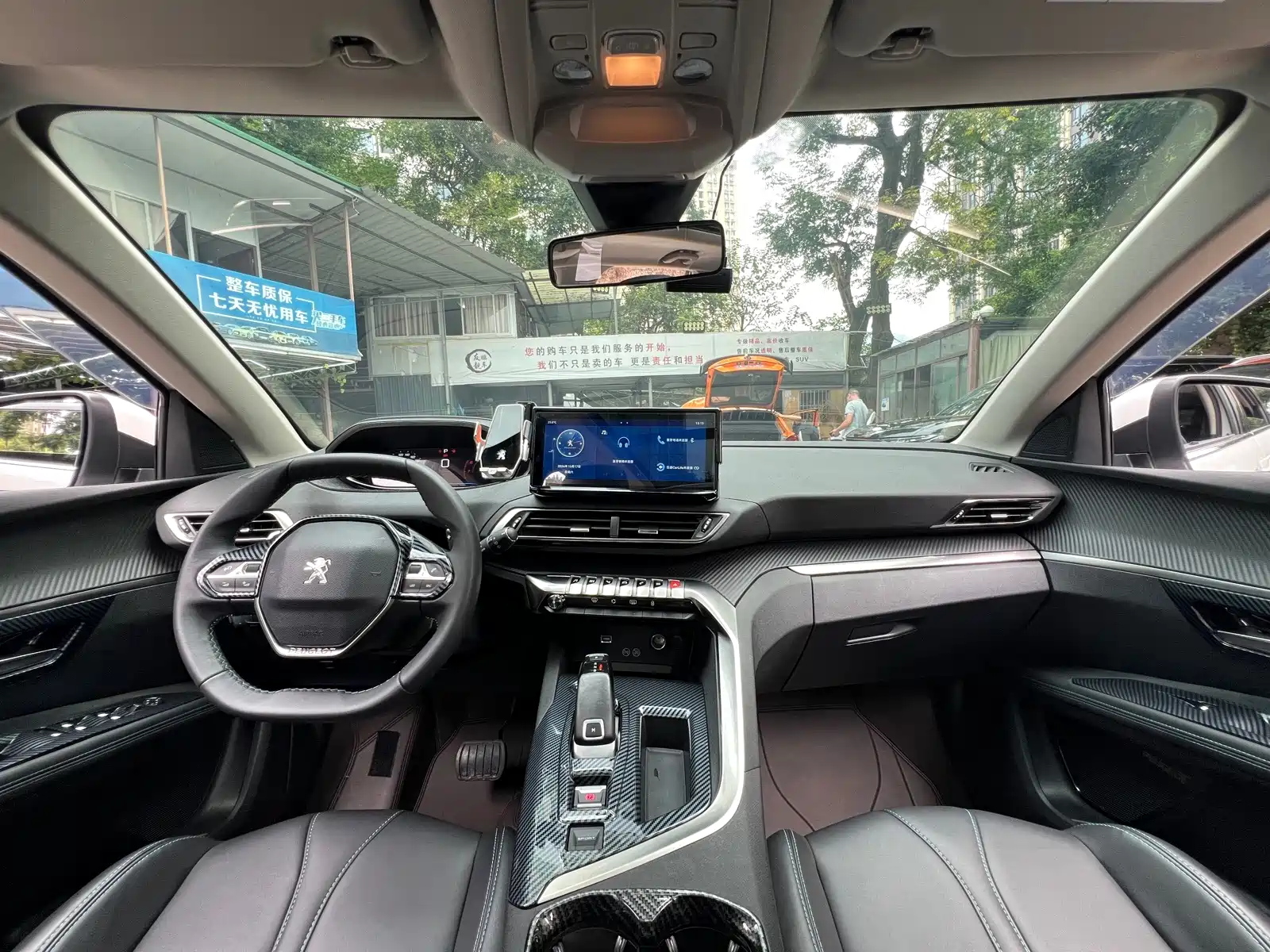 صورة 13 - Peugeot 5008