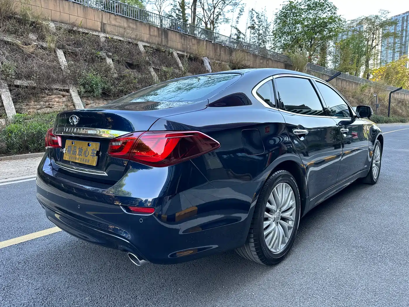 Infiniti Q70 2019 Q70L 2.0T Enjoyment Edition фото 5