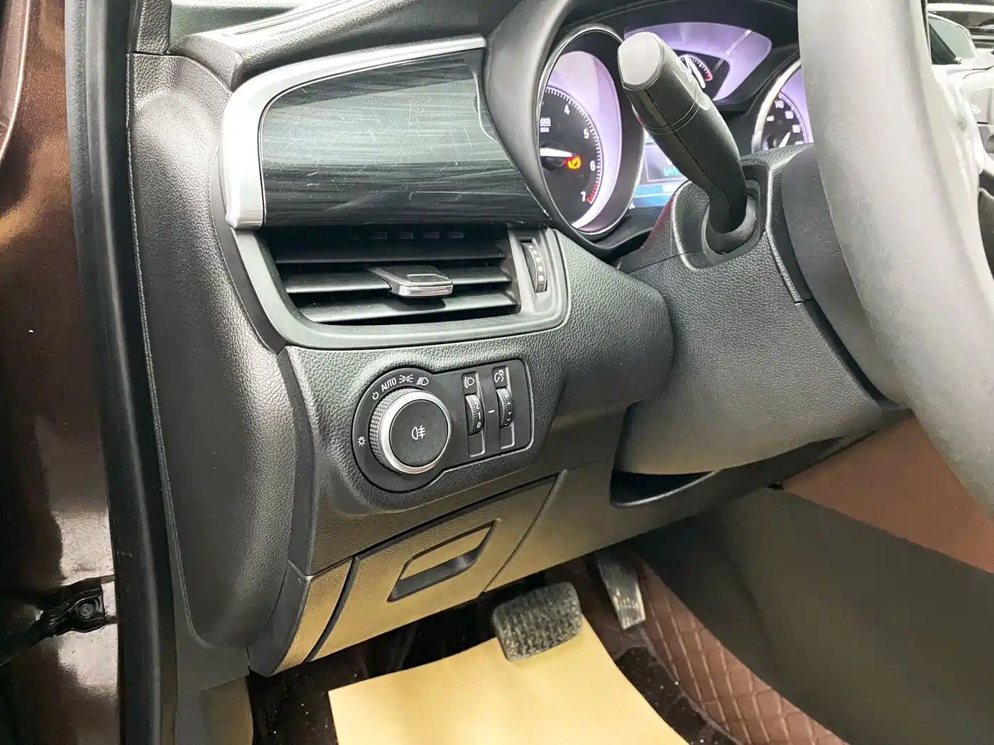 Фото 13 - Buick Envision Plus
