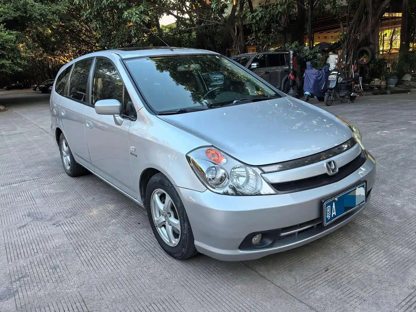 Honda Stream 2004 2.0 AT фото 3