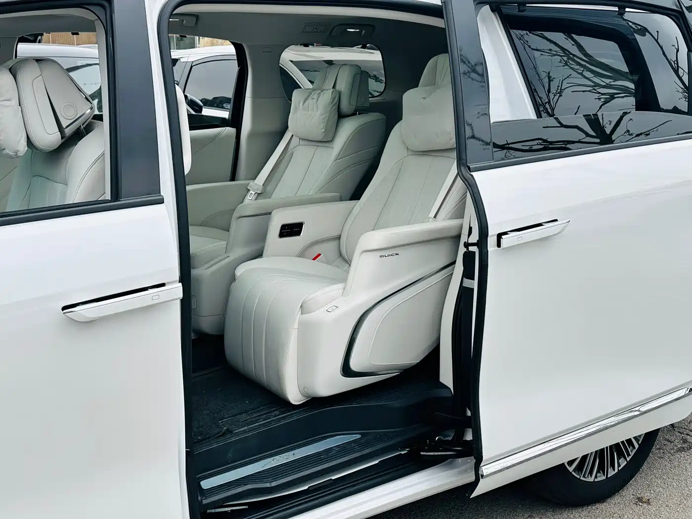 BUICK GL8 NEW ENERGY