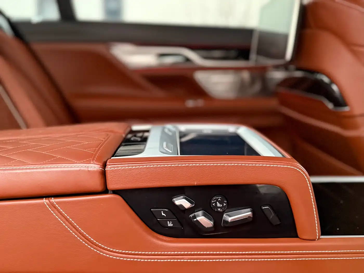 BMW 7 Series 2021 Model 740Li xDrive Executive M Sport Package фото 30