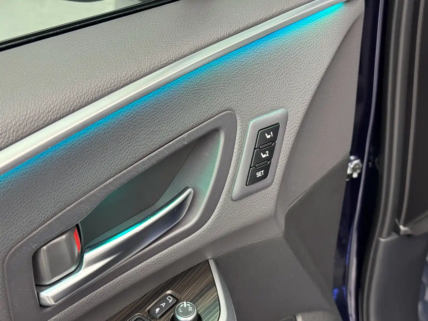 Toyota Sienna 2021 2.5L Hybrid Platinum Edition фото 9