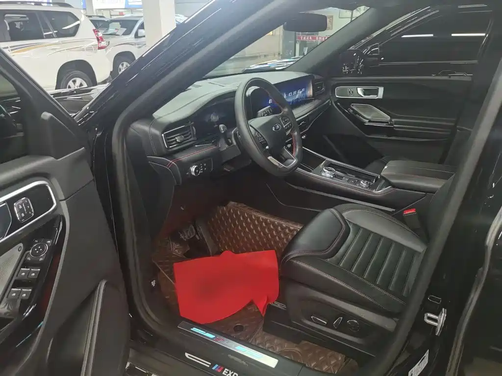 Photo 23 - Ford Explorer