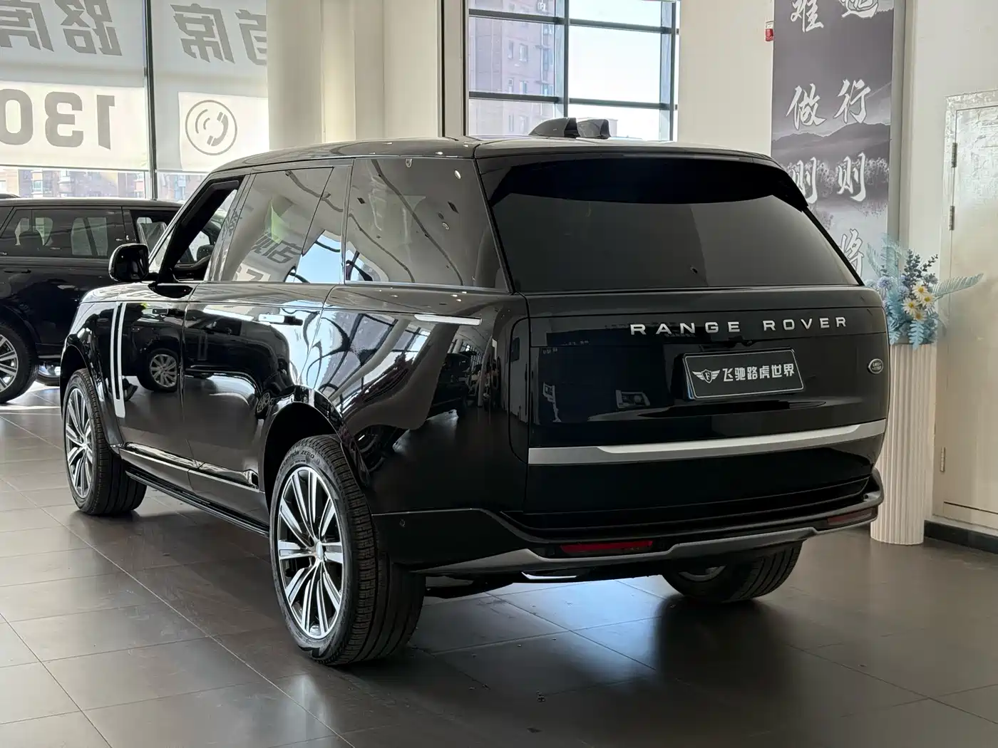 Land Rover Range Rover 2025 3.0 L6 400PS Genesis Extended Wheelbase фото 31