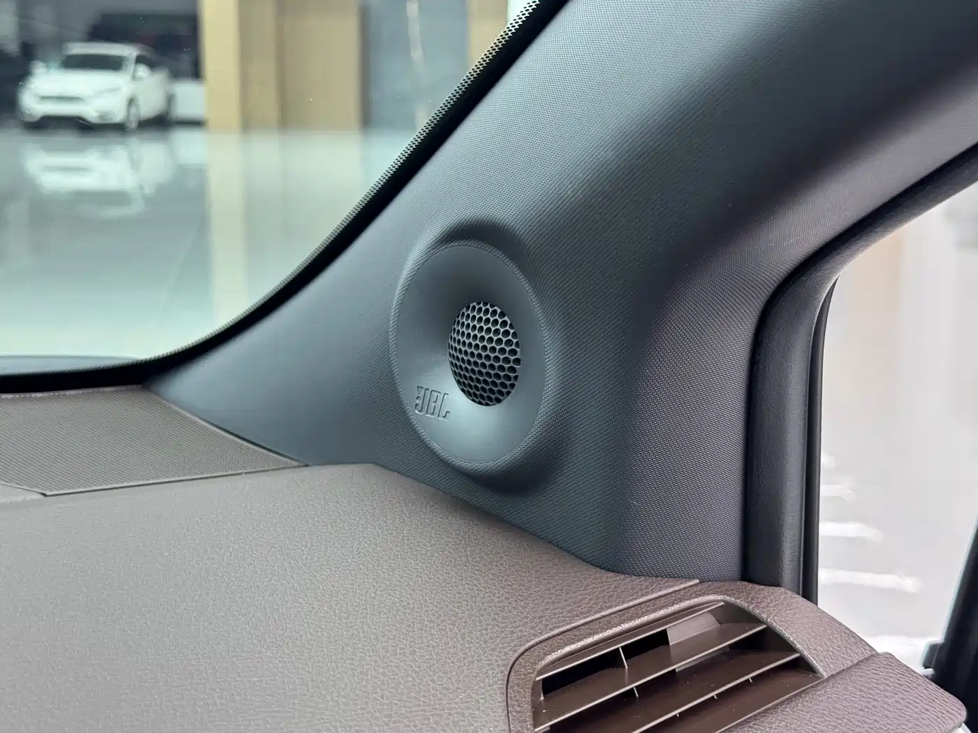 Toyota Sienna 2021 2.5L Hybrid Platinum Edition фото 24