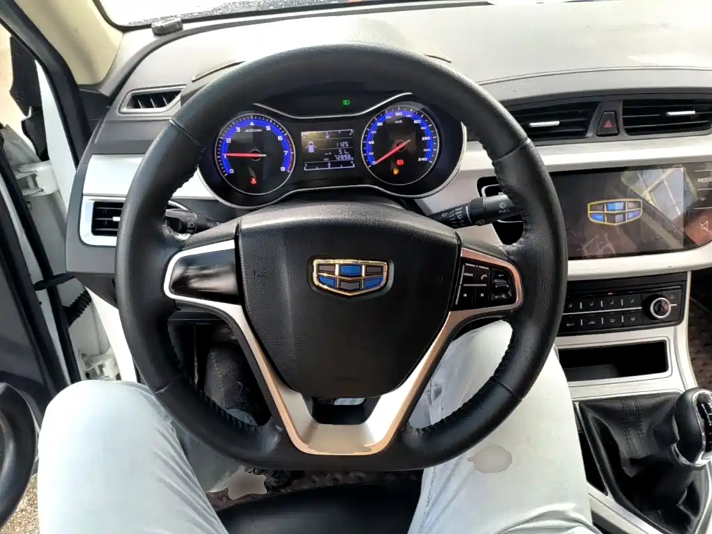 Фото 11 - Geely Vision