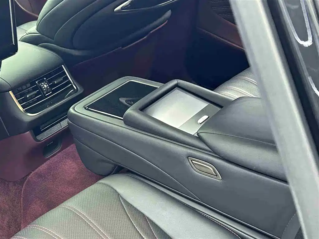 Lexus LS 2018 500h Executive Edition China V фото 10
