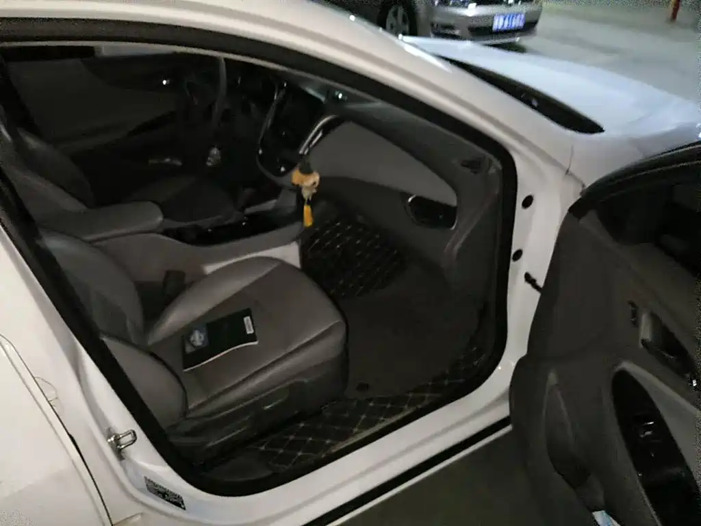 Photo 12 - Chevrolet Malibu XL