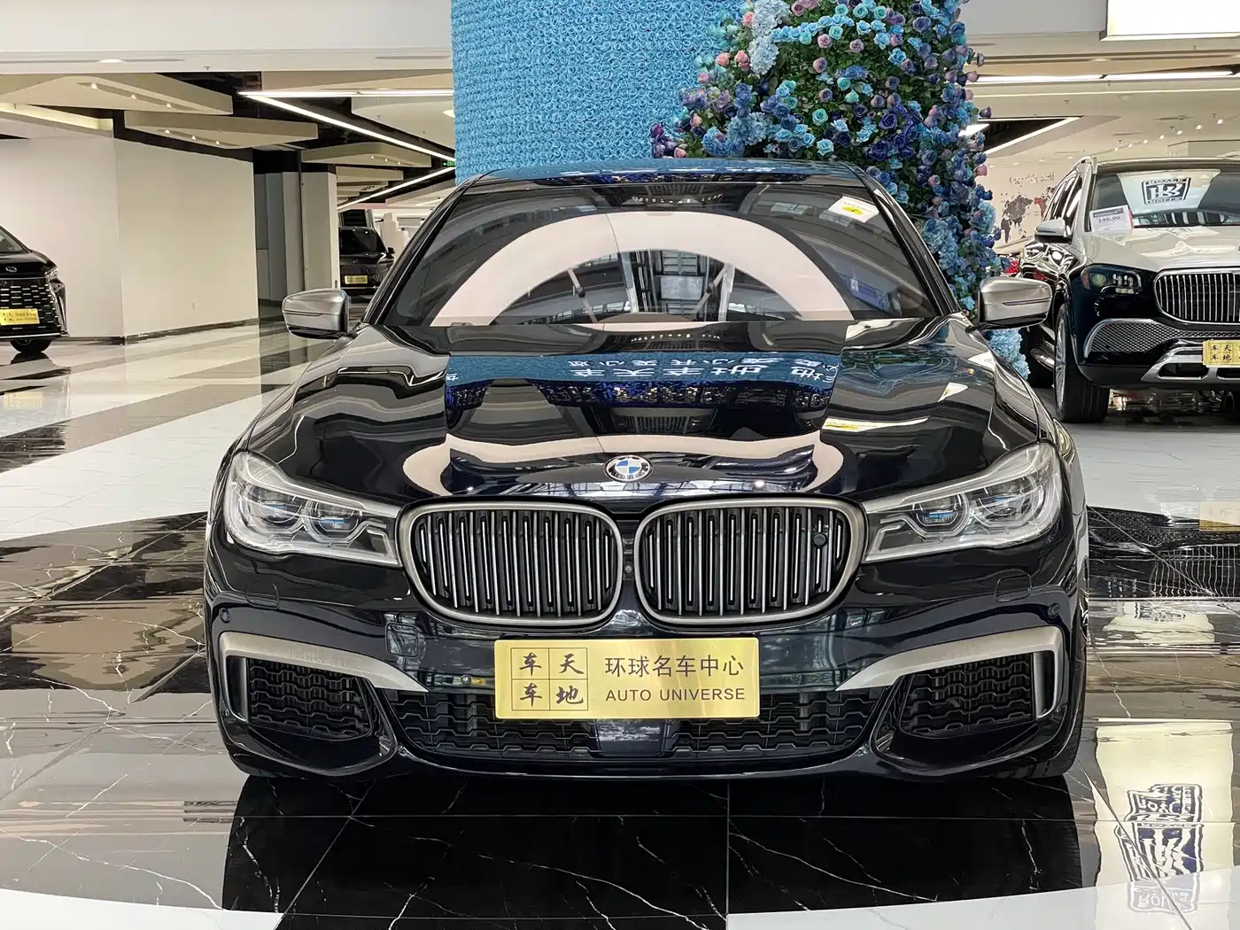 BMW 7 Series 2018 M760Li xDrive фото 2