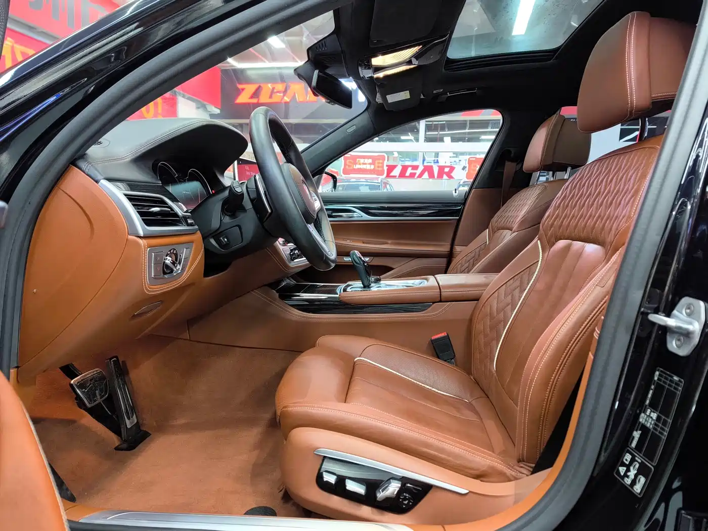 BMW 7 Series 2018 M760Li xDrive фото 12