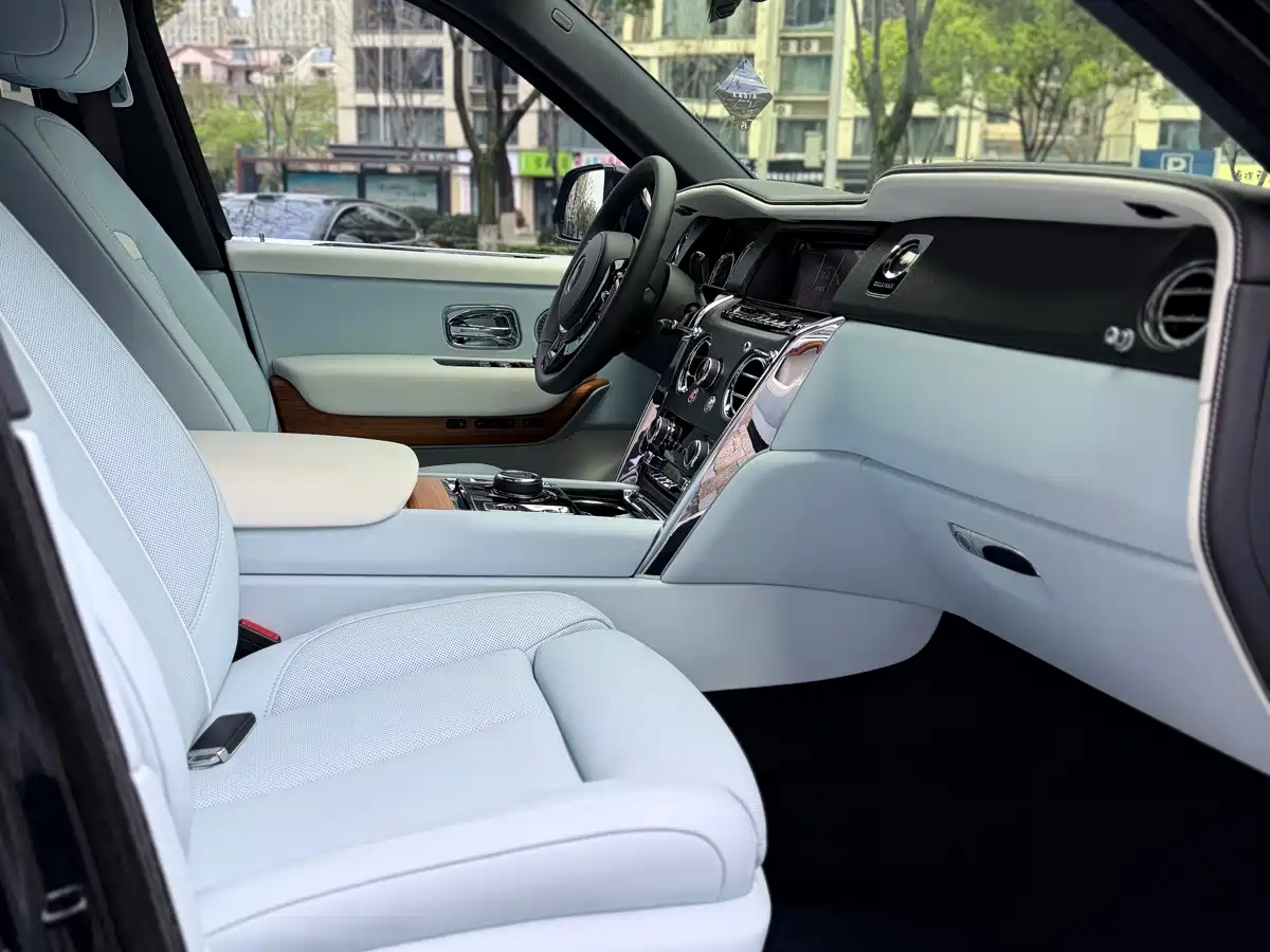 Rolls-Royce Cullinan 2018 4-Seater Version фото 7