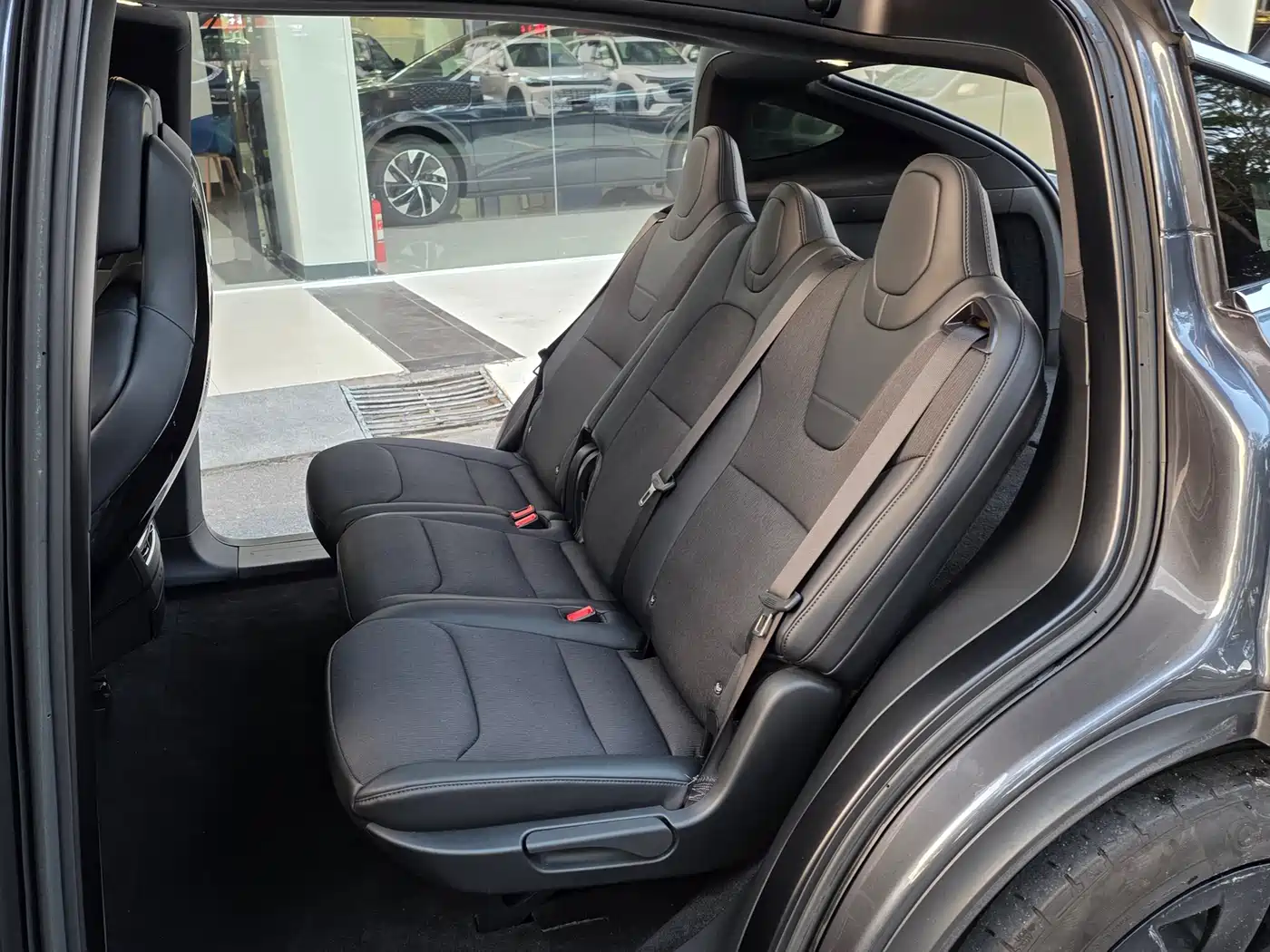 TESLA MODEL X