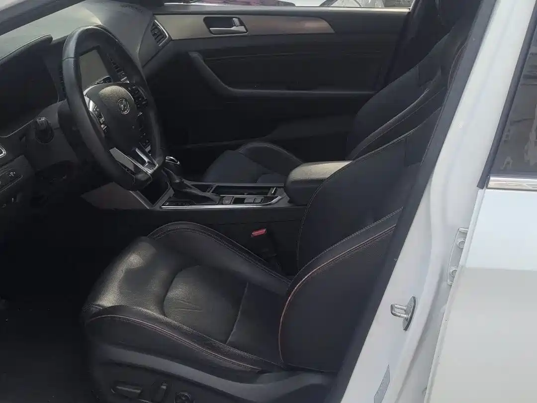 صورة 9 - Hyundai Sonata