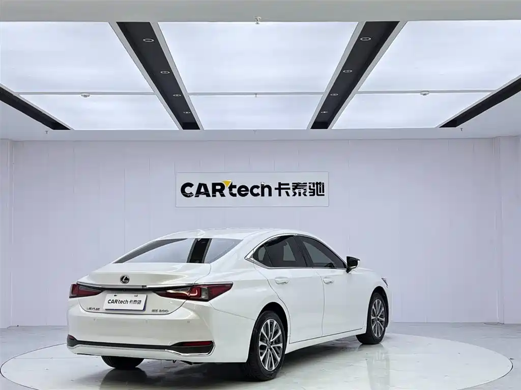 Lexus ES 2022 200 Excellence Edition фото 5