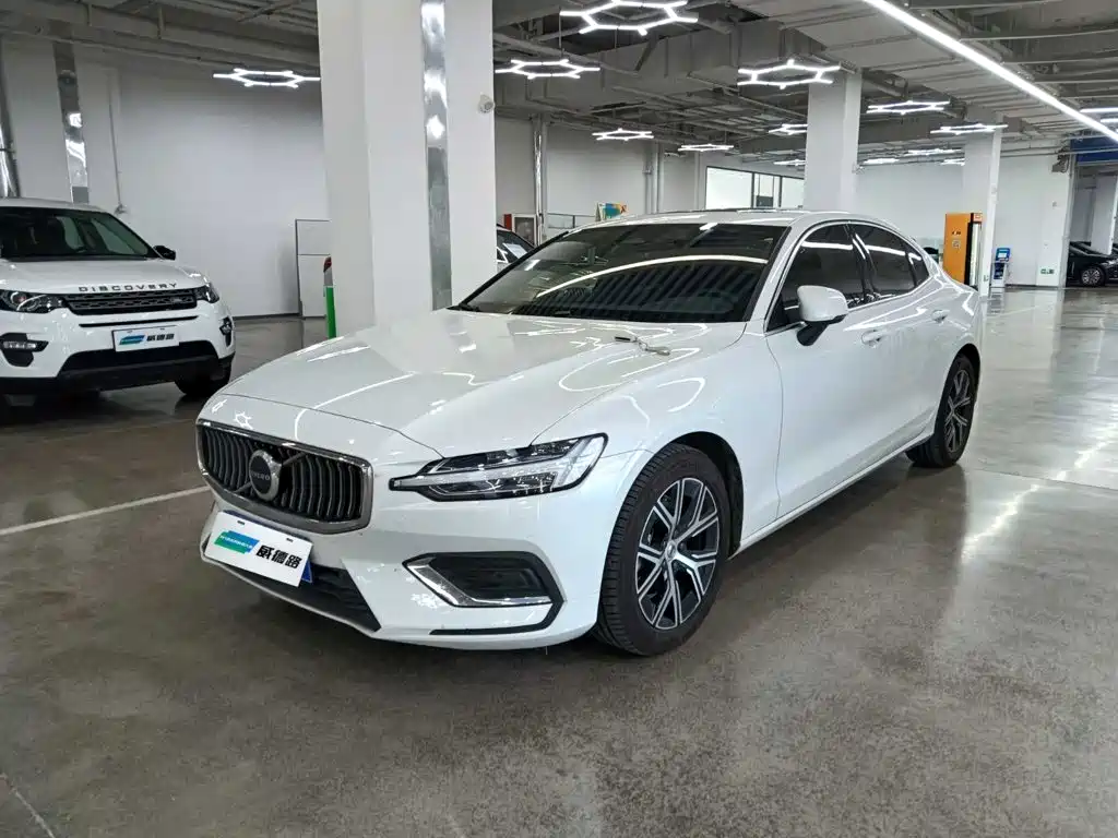 Volvo S60 2025 2026 B4 Smart Luxury Edition