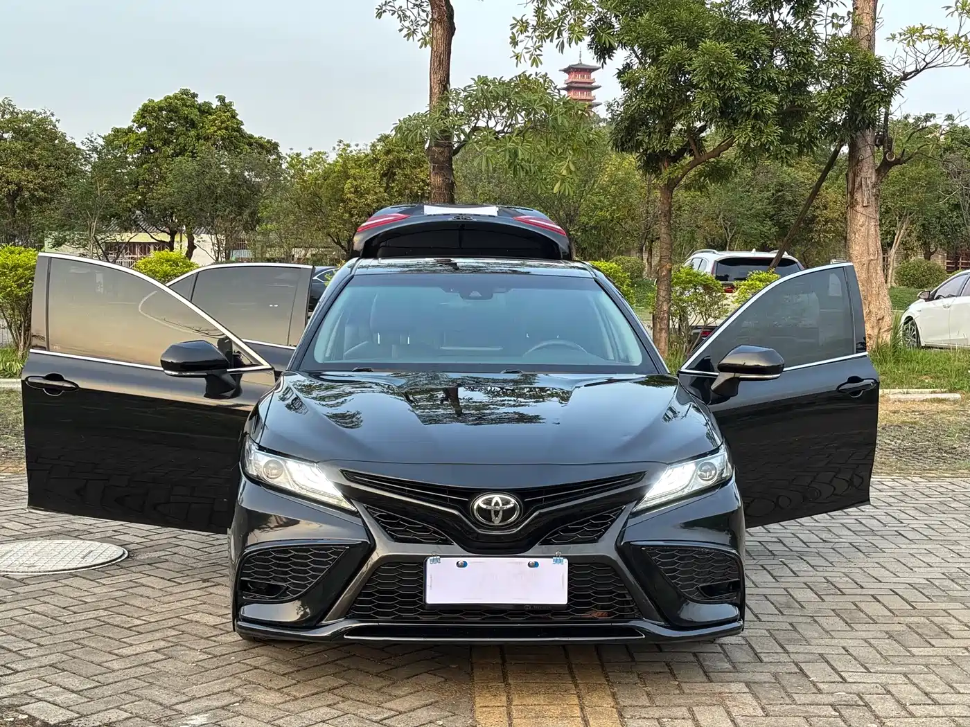 Toyota Camry 2023 2.5G Luxury Edition фото 16