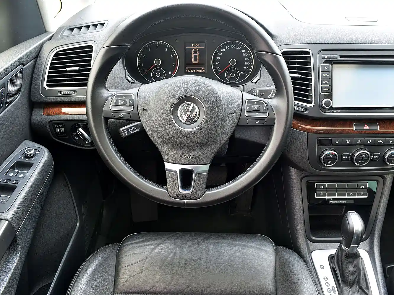 Volkswagen Sharan 2013 1.8TSI Comfort фото 11