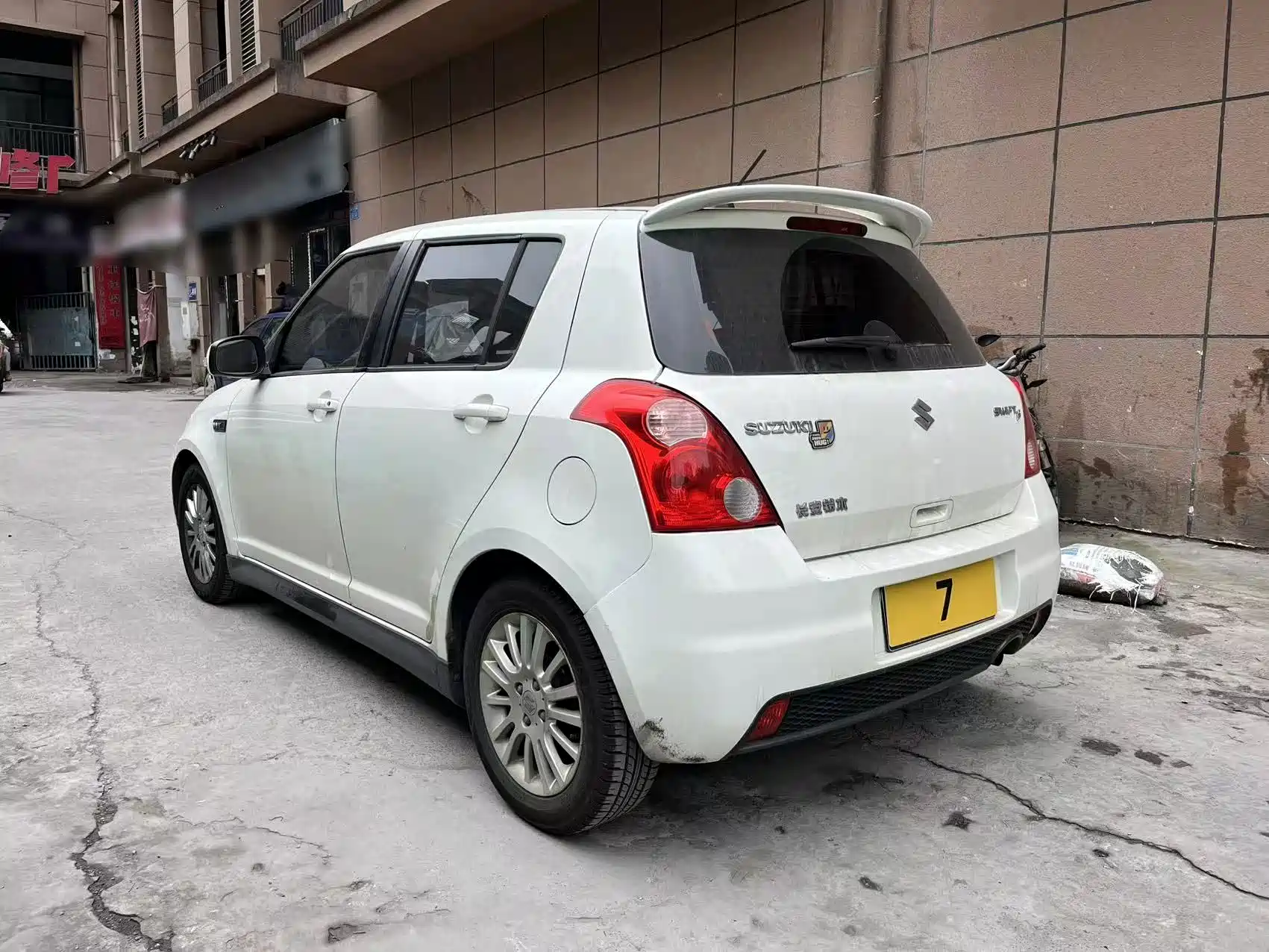 Фото 5 - Suzuki Swift