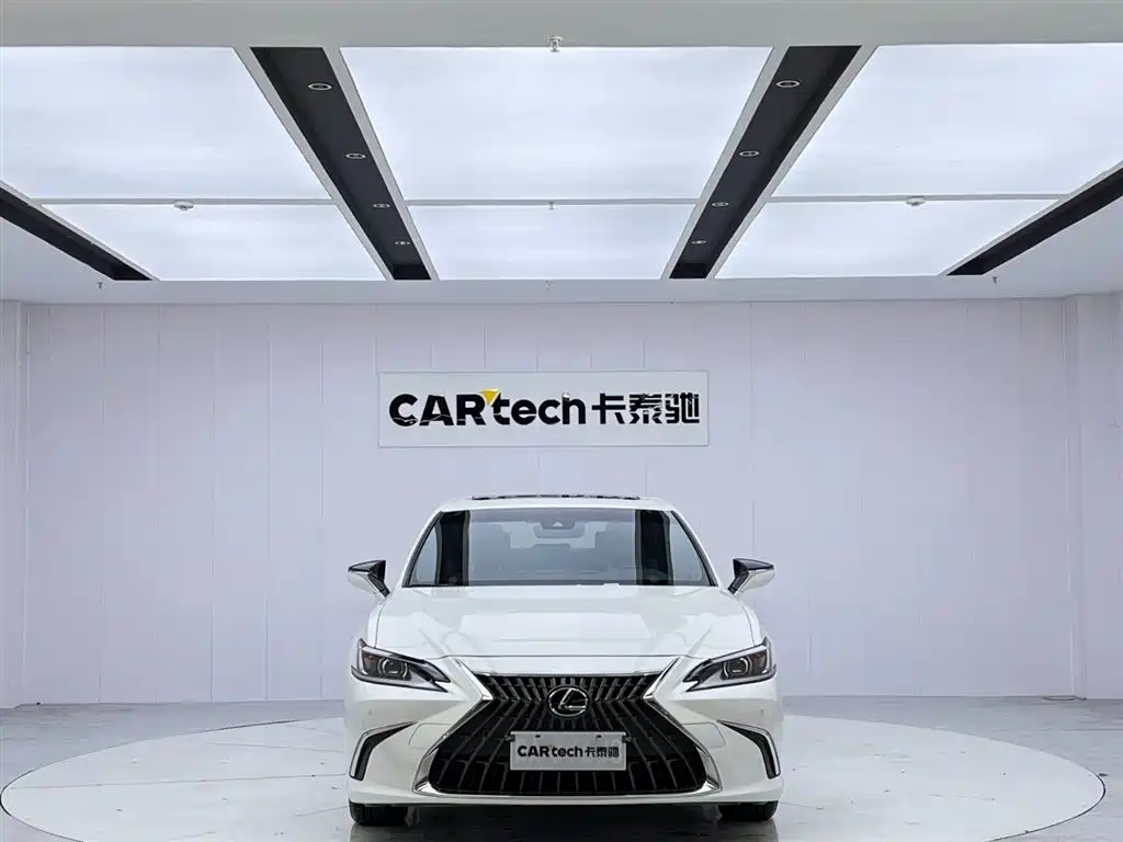 Lexus ES 2022 200 Excellence Edition фото 8