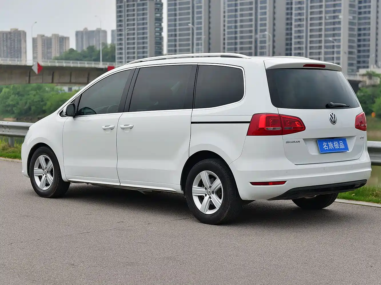 Volkswagen Sharan 2013 1.8TSI Comfort фото 3