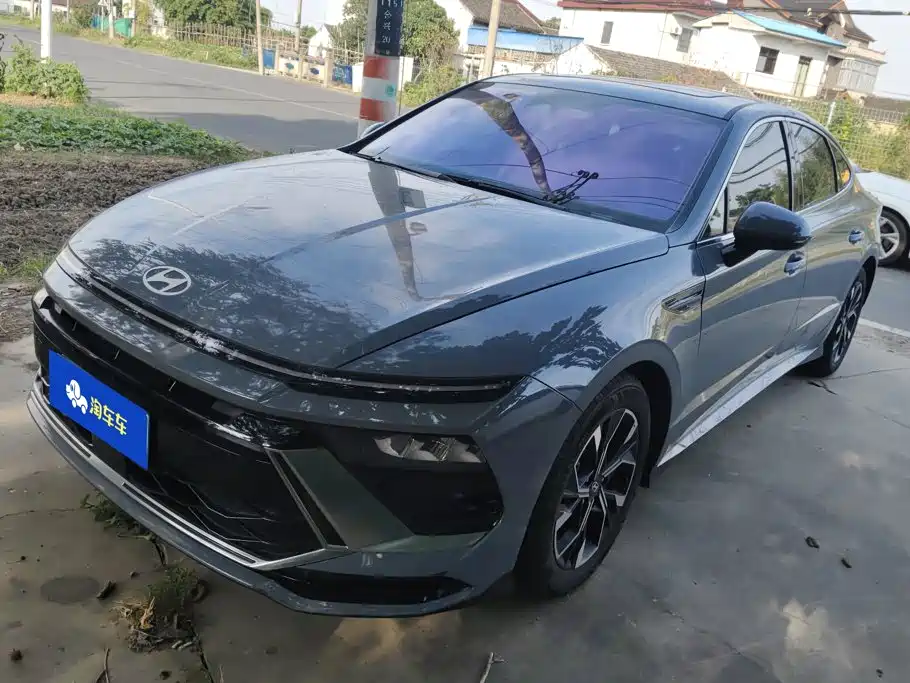 Photo 1 - Hyundai Sonata