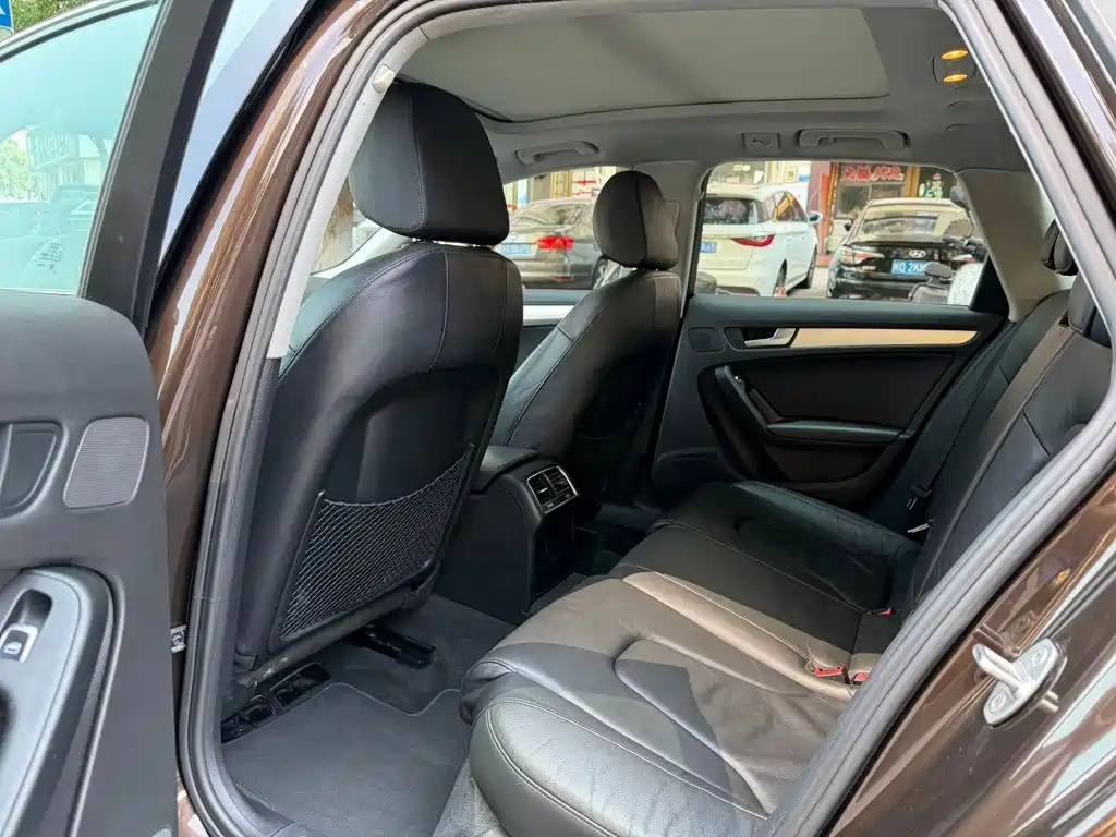 Photo 7 - Audi A4 (Import)