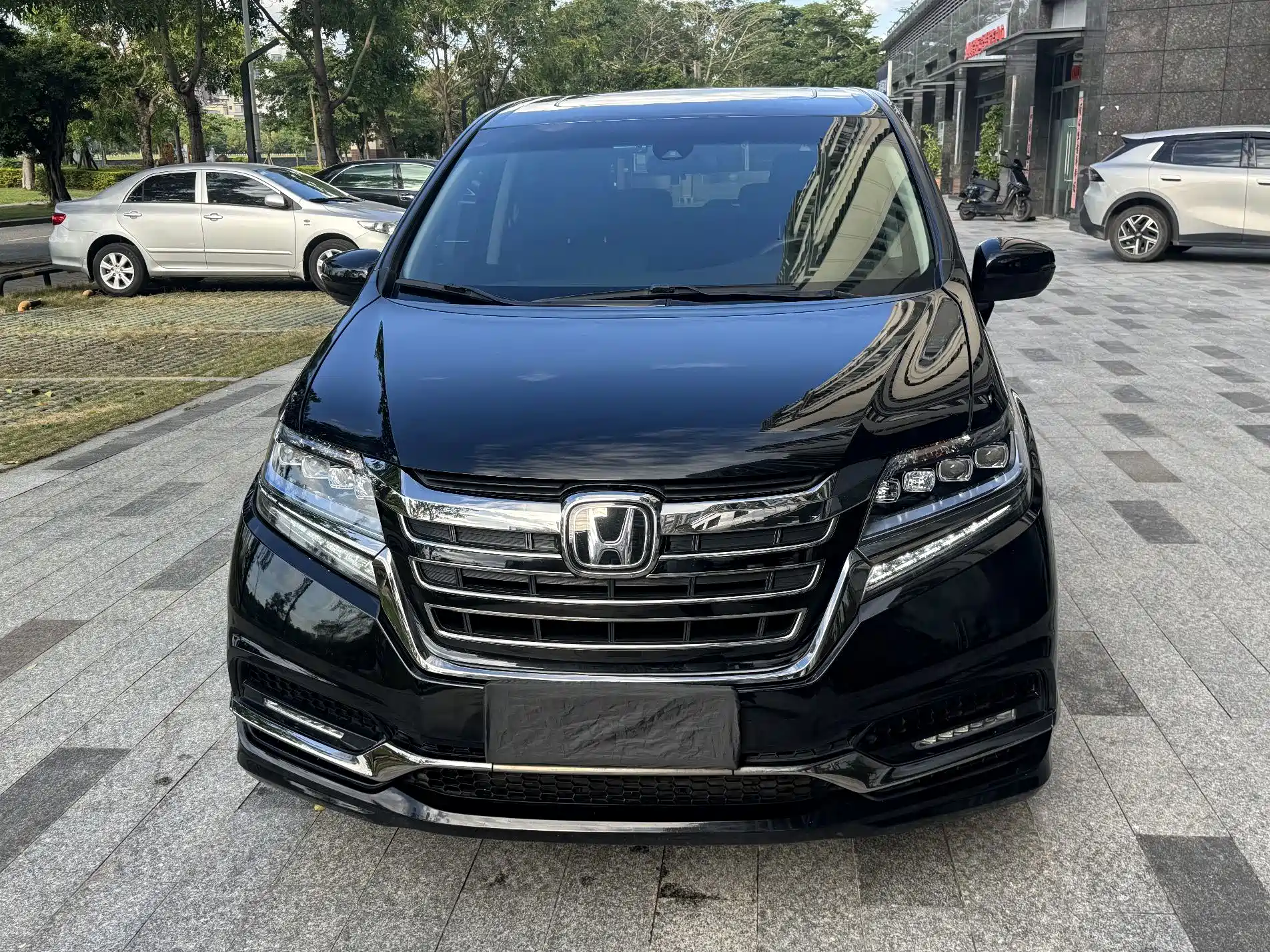 Photo 2 - Honda Elysion
