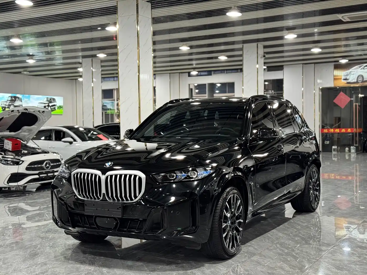 BMW X5 2023 xDrive 40Li M Sport Black Night Package