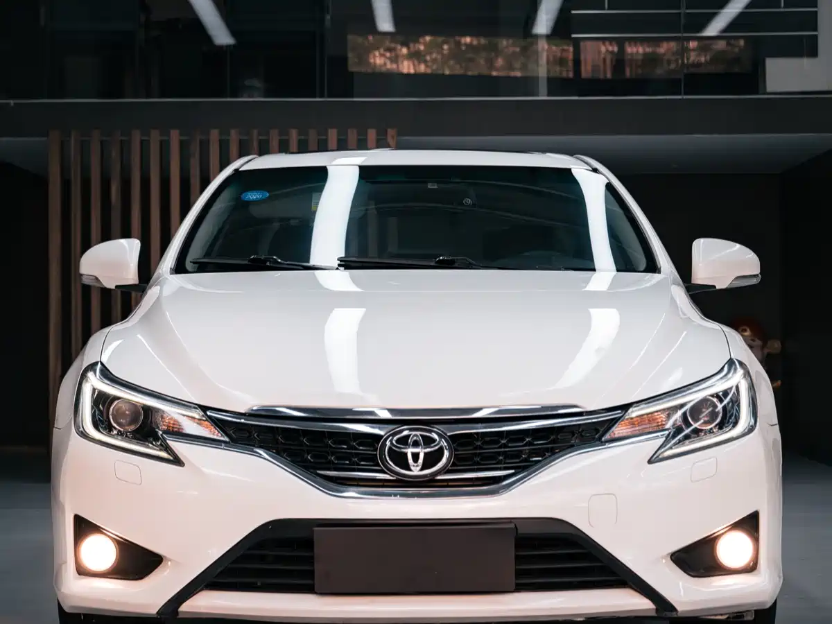 Toyota Reiz 2013 2.5V Elite Edition фото 2