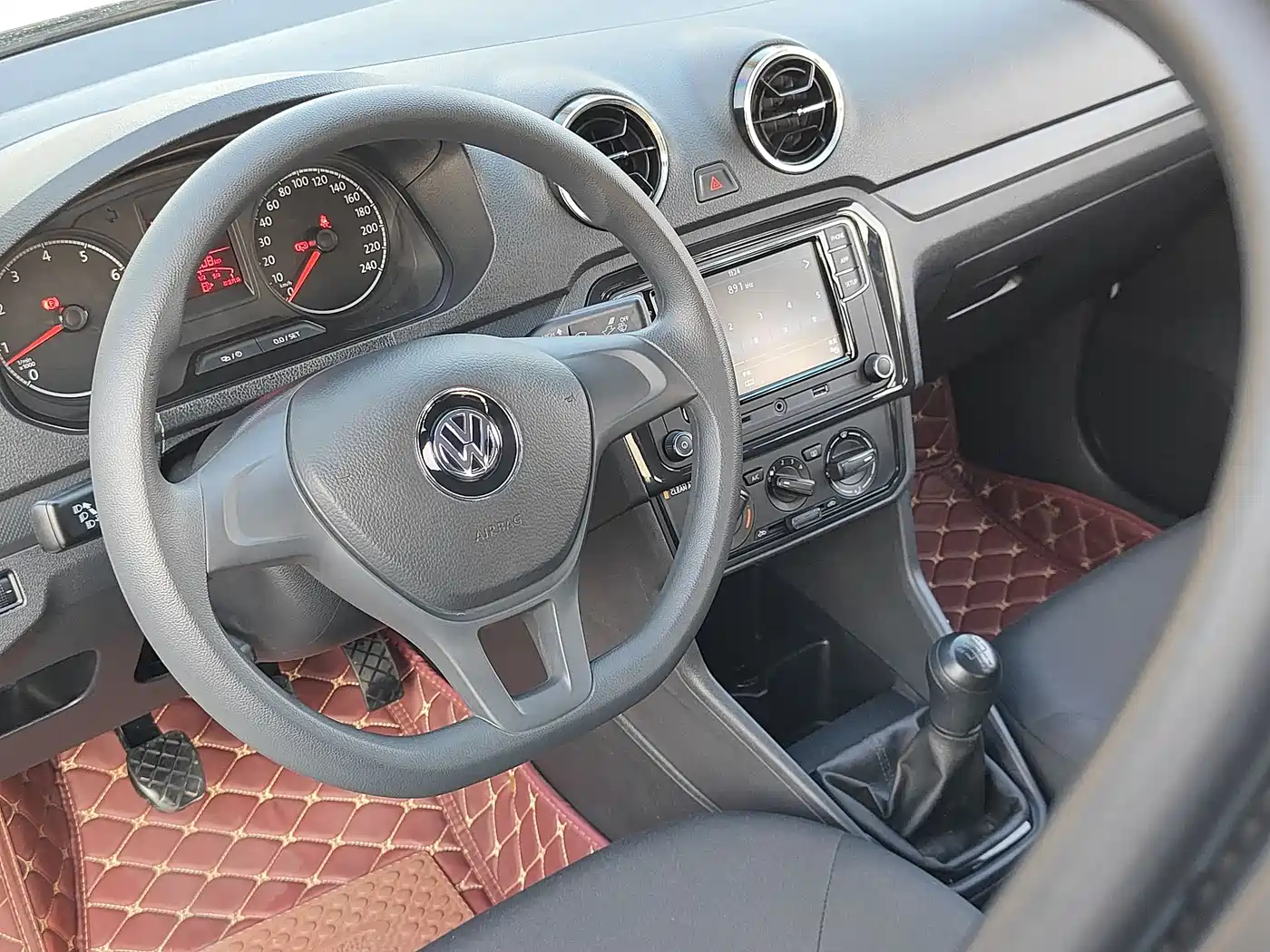 Volkswagen Jetta 2019 Dream Edition 1.4L Manual Fashion фото 13