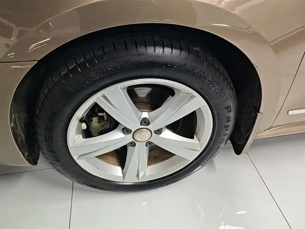 Volkswagen Passat 2014 1.8TSI DSG Executive Edition фото 23