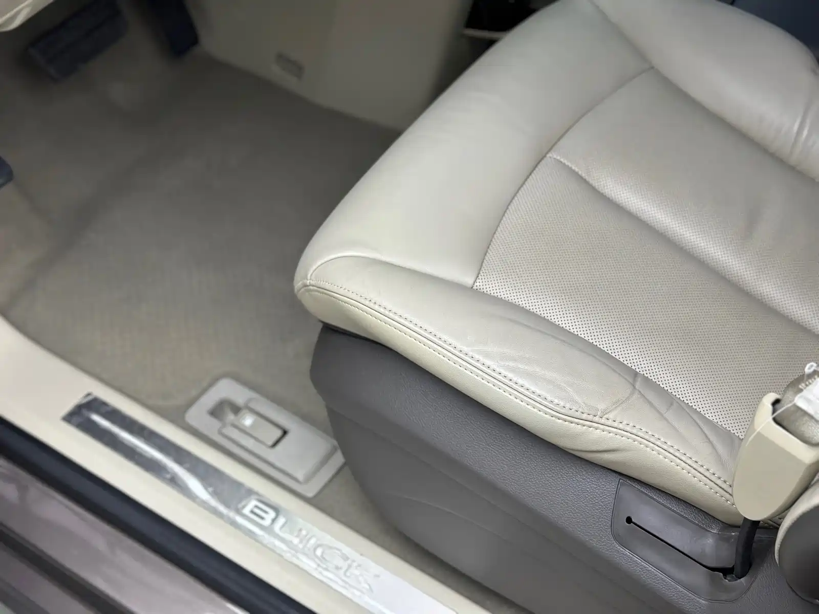 Photo 17 - Buick GL8