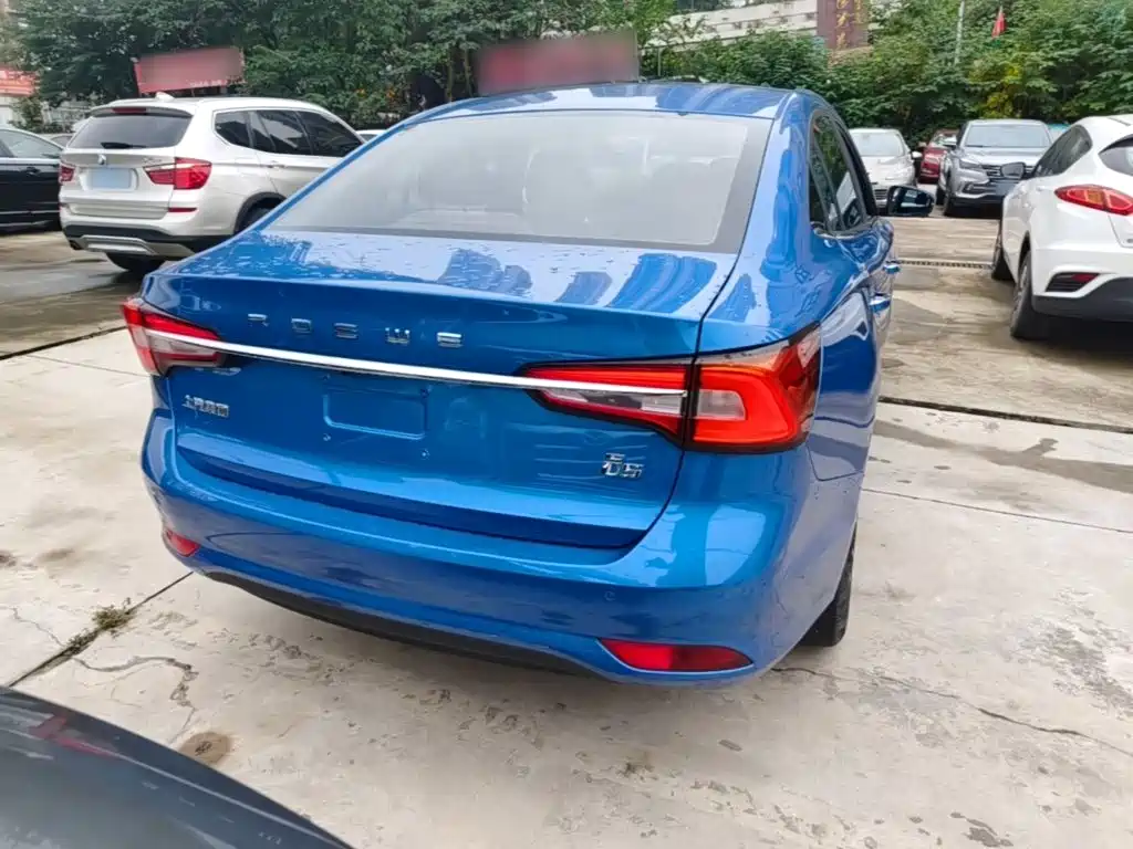 Фото 6 - Roewe i5