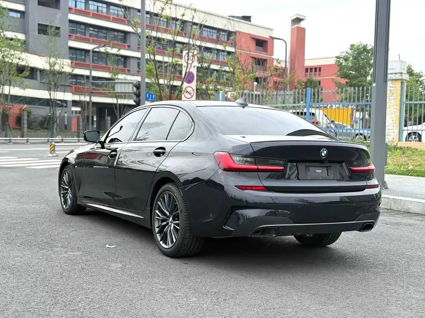 BMW 3 Series 2021 325Li M Sport Night Edition фото 7
