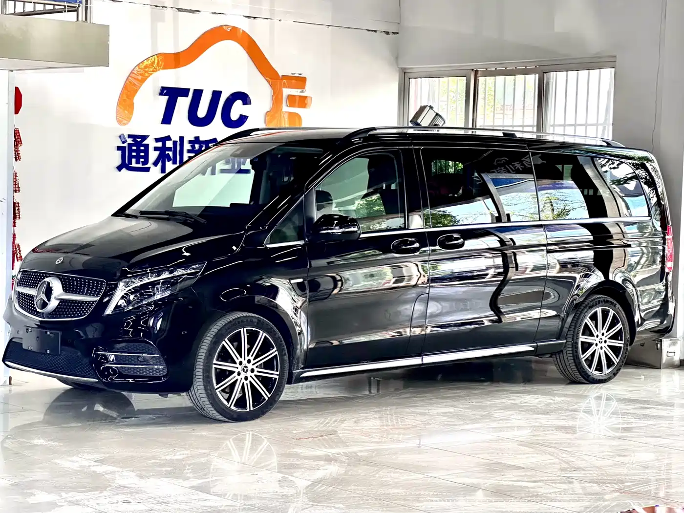 Mercedes-Benz V-Class 2022 V 260 L Long Wheelbase Luxury Edition