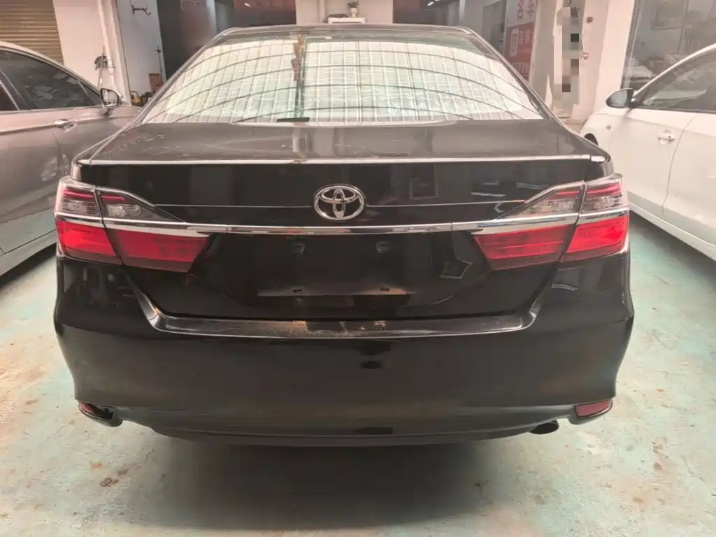 Фото 6 - Toyota Camry