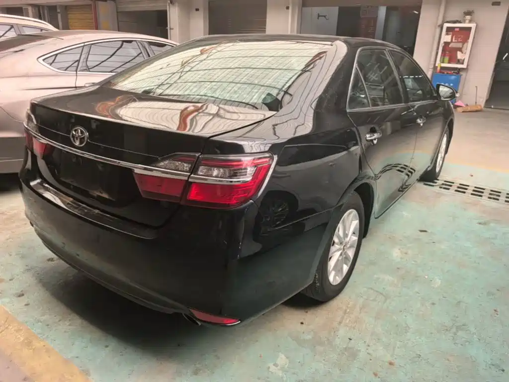 Фото 7 - Toyota Camry