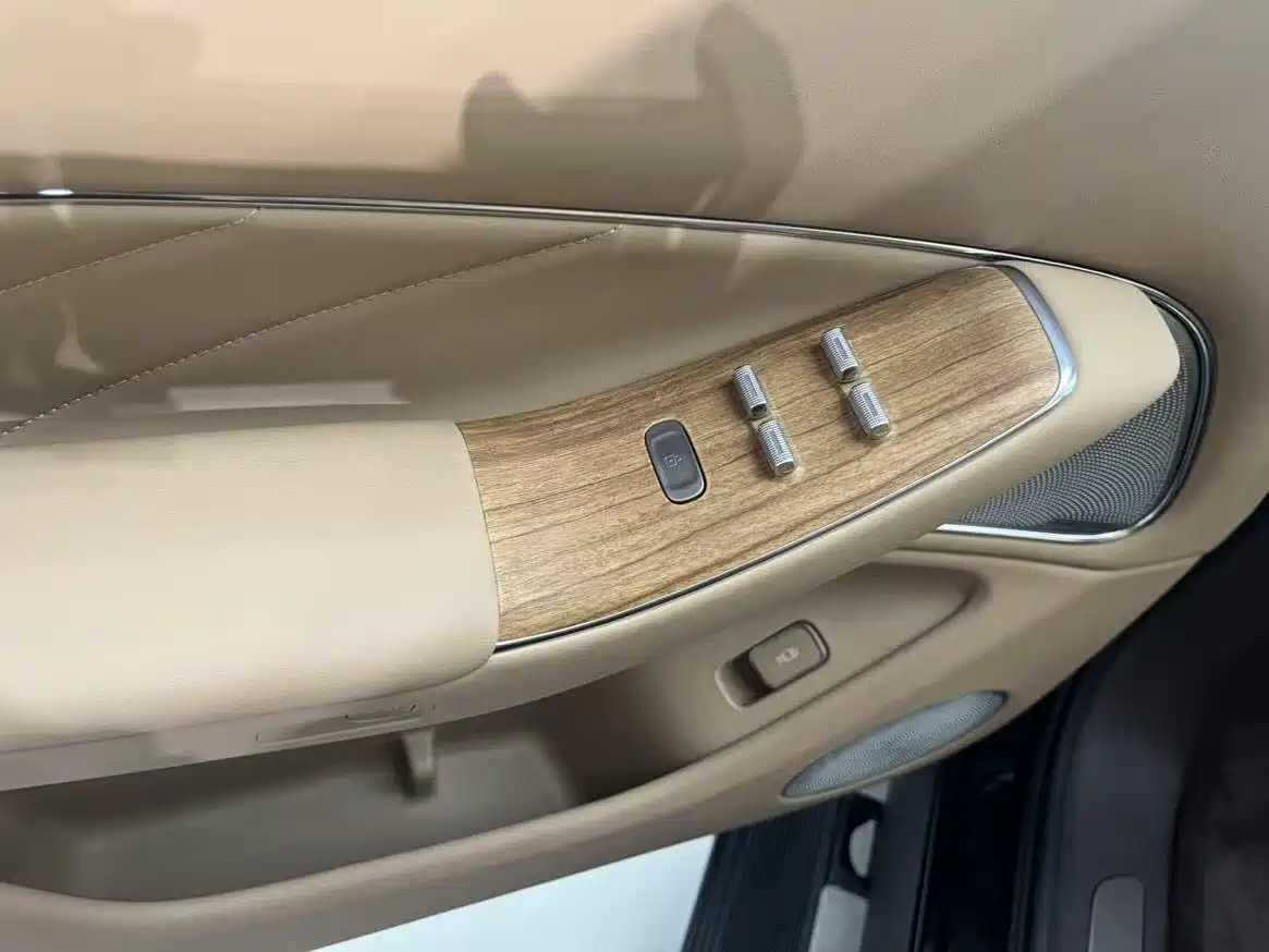 AITO Wenjie AITO M8 2025 Model Extended Range Max+ Edition 53.4kWh 6-Seater фото 9