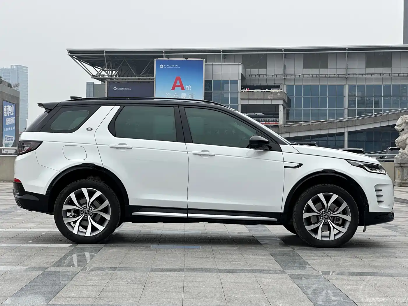Land Rover Discovery Sport 2024 Luxury Custom Edition фото 4