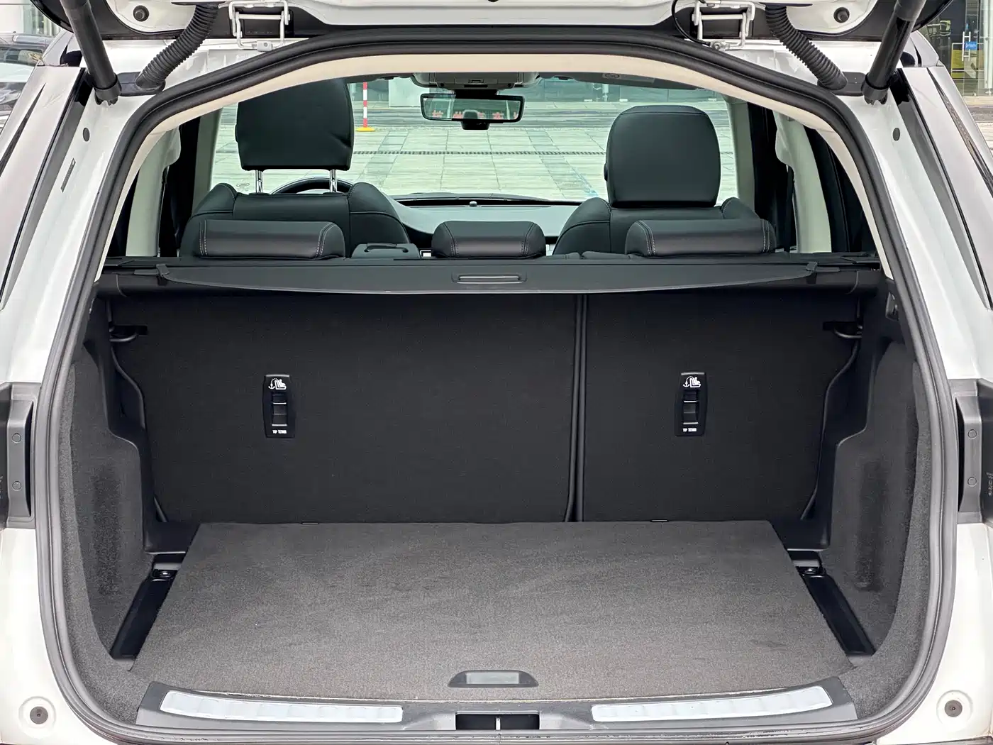 Land Rover Discovery Sport 2024 Luxury Custom Edition фото 28