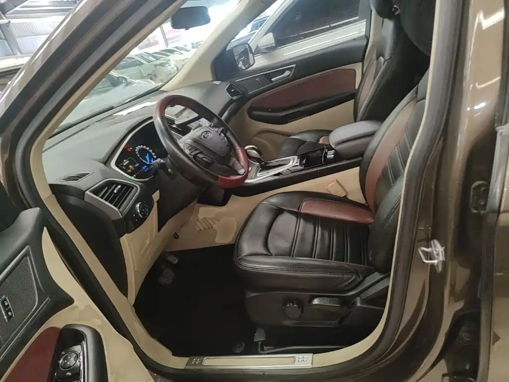 Фото 15 - Ford Edge