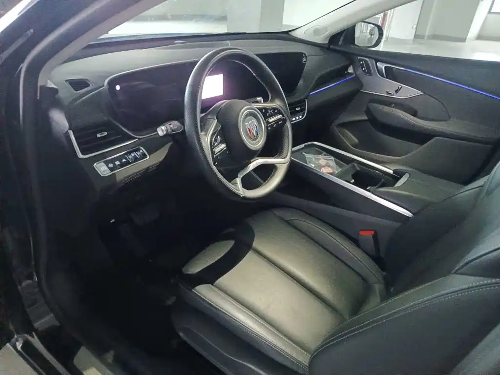 Photo 7 - Buick LaCrosse