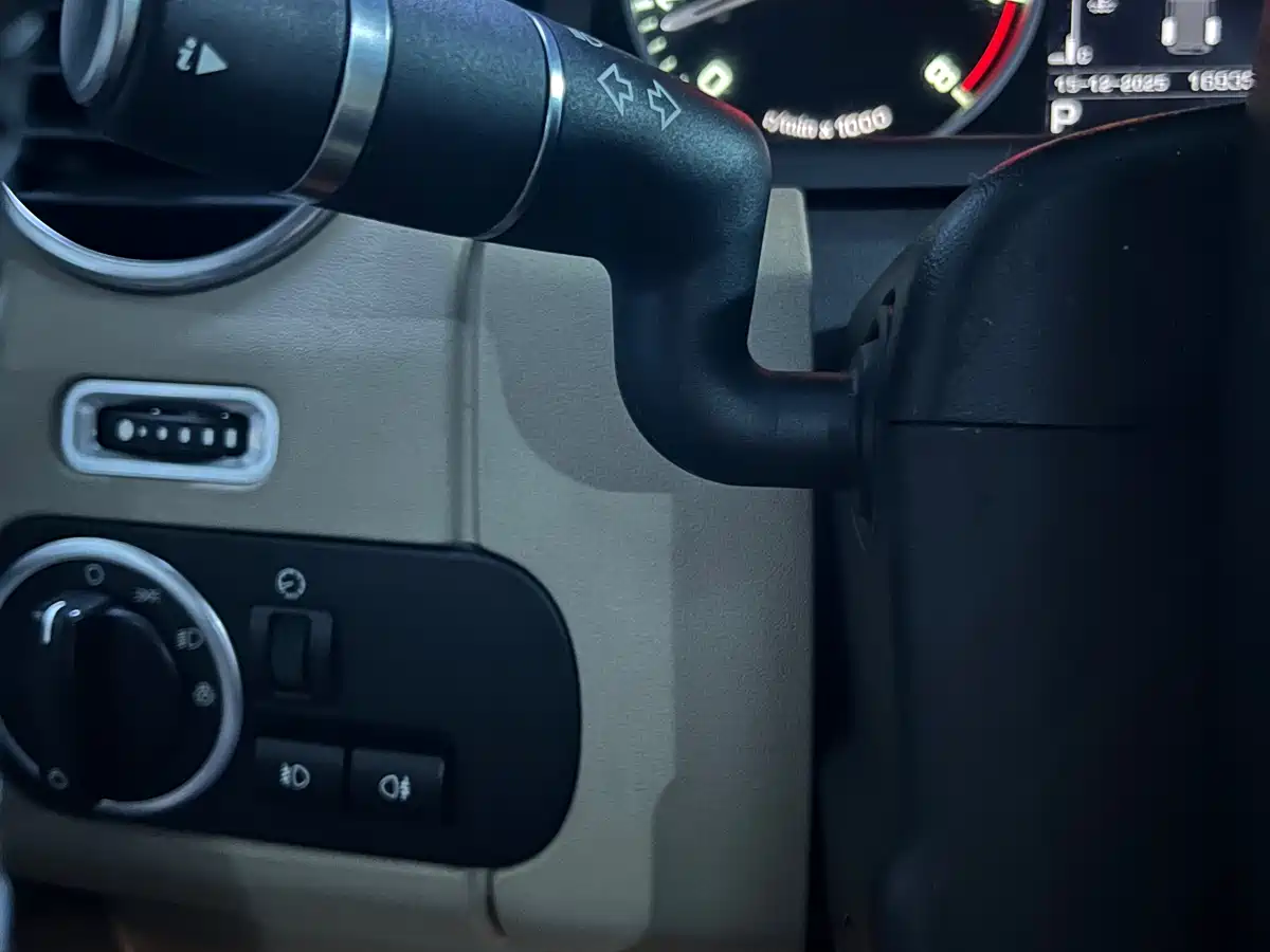 Land Rover Discovery 2015 3.0 SC V6 SE фото 24