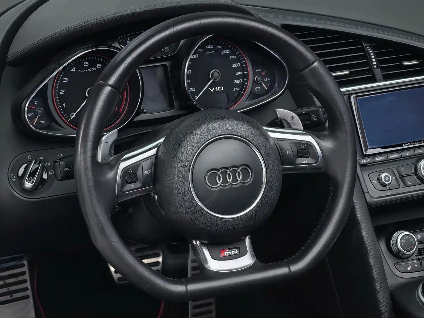 Photo 39 - Audi R8