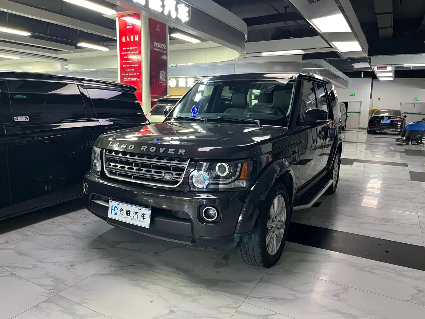 Land Rover Discovery 2015 3.0 SC V6 SE фото 4